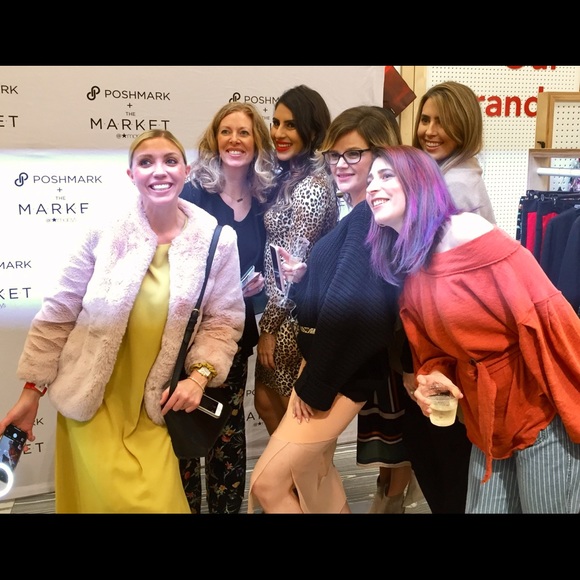 POSHMARK / MACY’S MARKETPLACE - LA - Picture 3 of 4